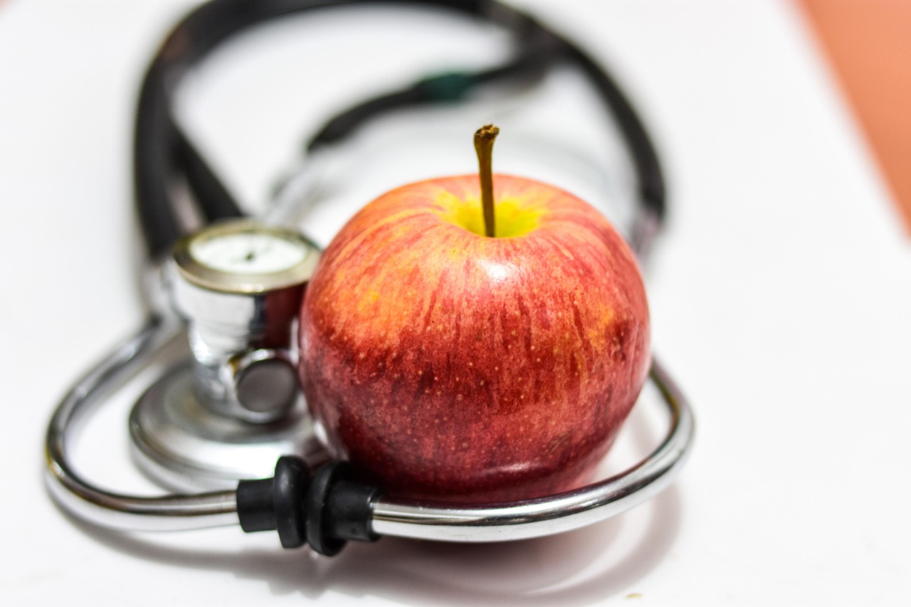 Apfel mit Stethoskop
