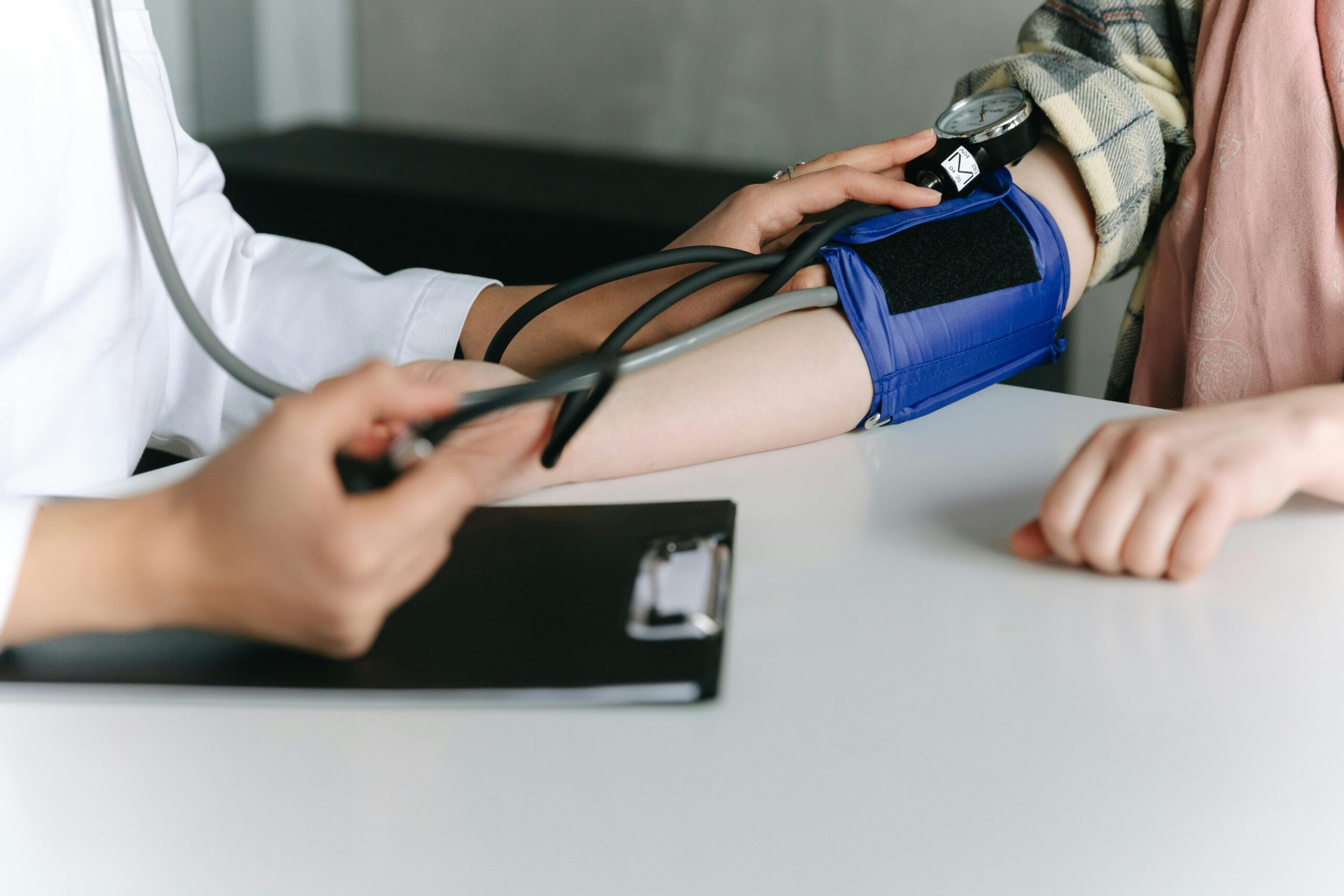 Blutdruckmessen bei Patienten